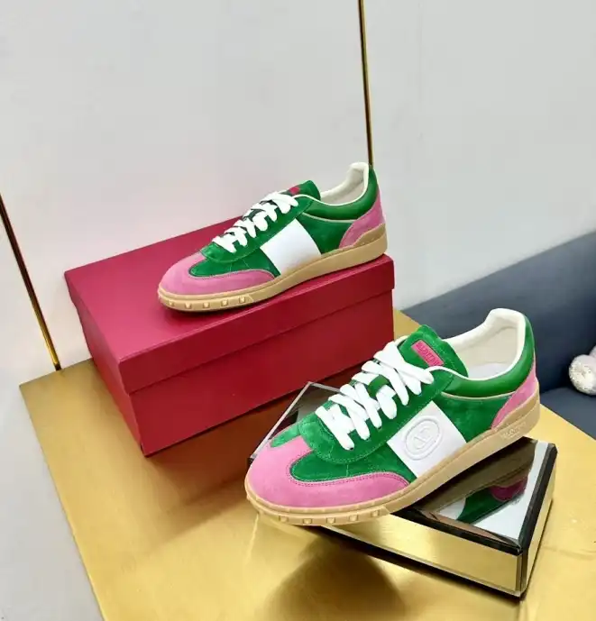 hype Valentino Sneakers