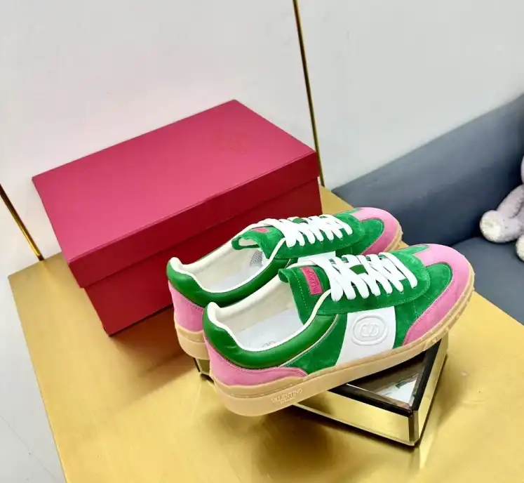 hype Valentino Sneakers