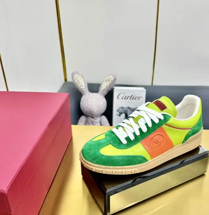 hype Valentino Sneakers