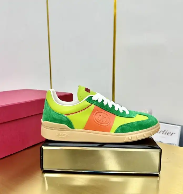 hype Valentino Sneakers