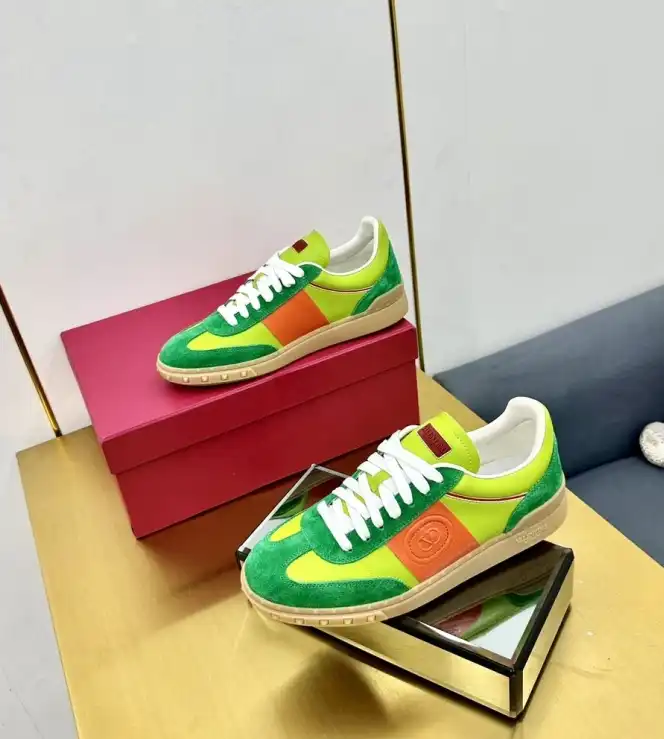 hype Valentino Sneakers