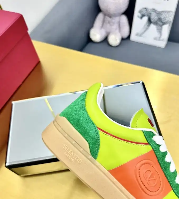 hype Valentino Sneakers