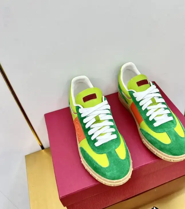 hype Valentino Sneakers