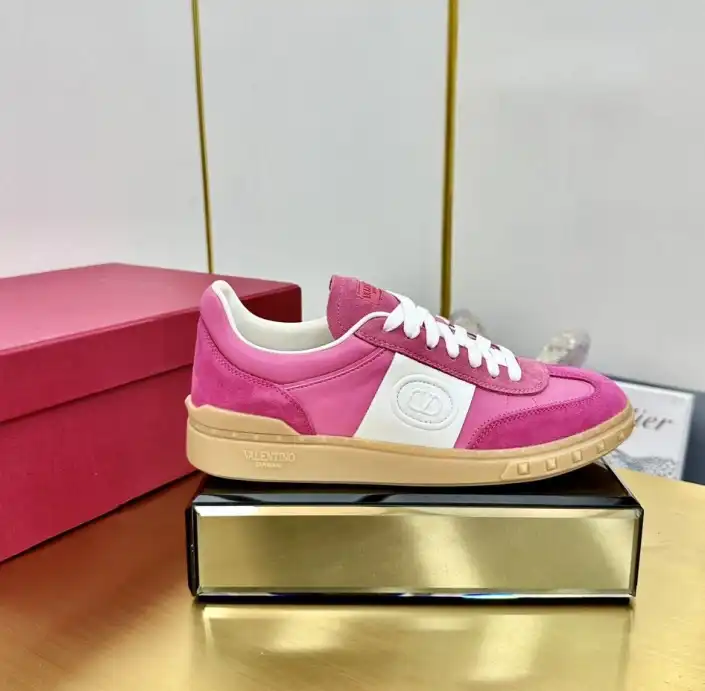 hype Valentino Sneakers