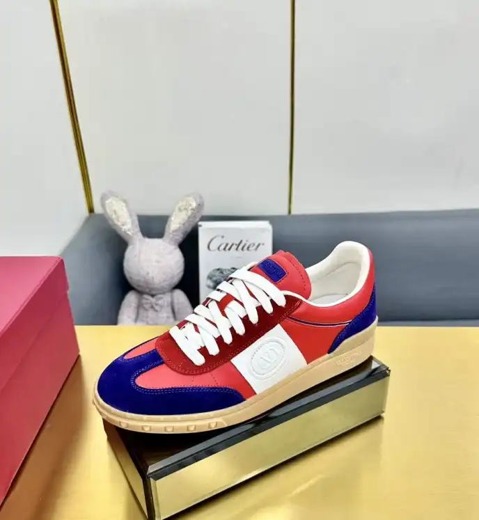 hype Valentino Sneakers