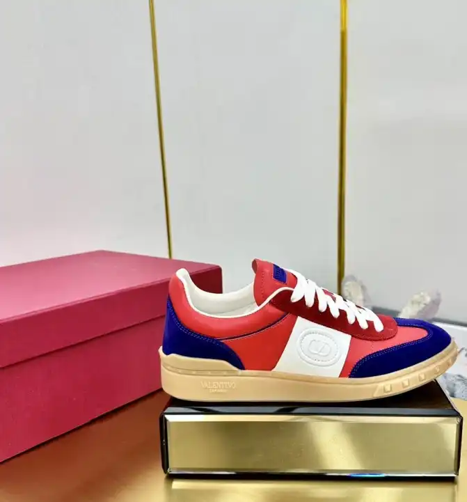 hype Valentino Sneakers