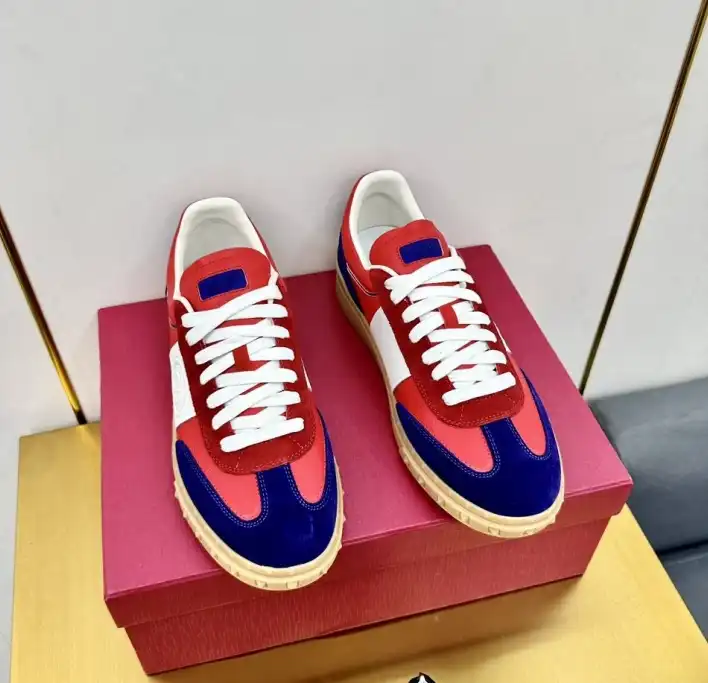 hype Valentino Sneakers