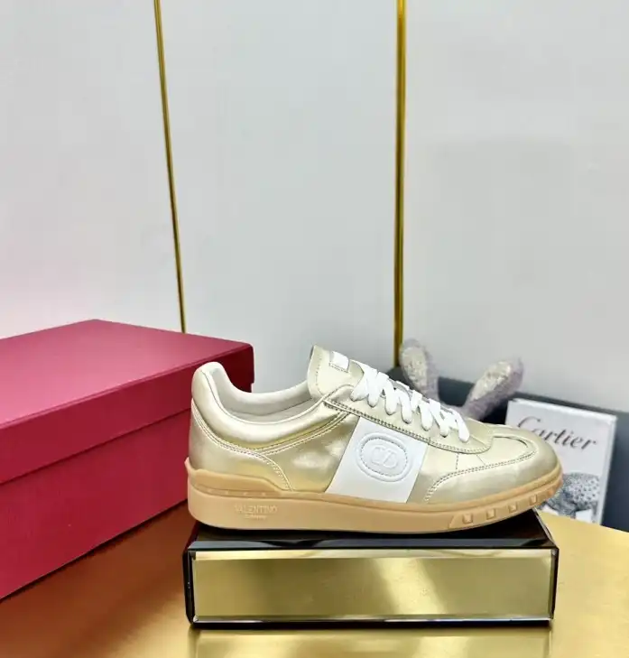 hype Valentino Sneakers