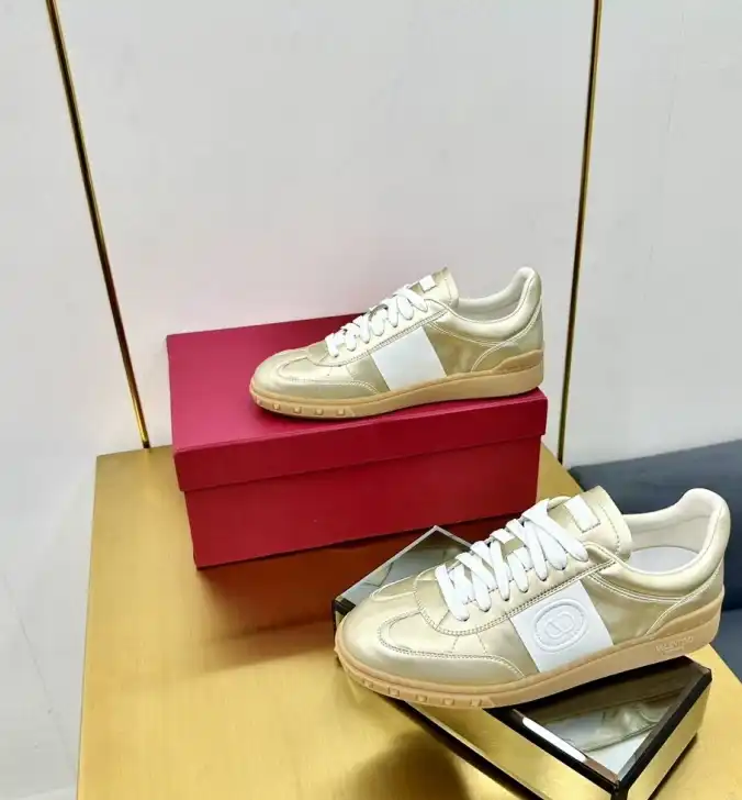 hype Valentino Sneakers