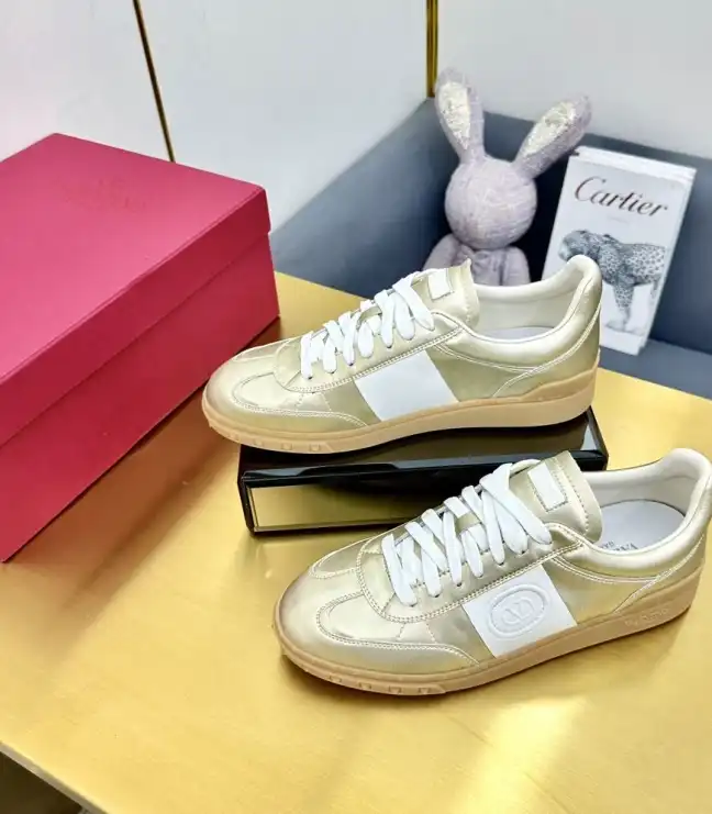 hype Valentino Sneakers