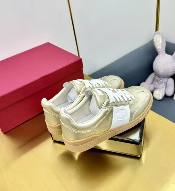 hype Valentino Sneakers