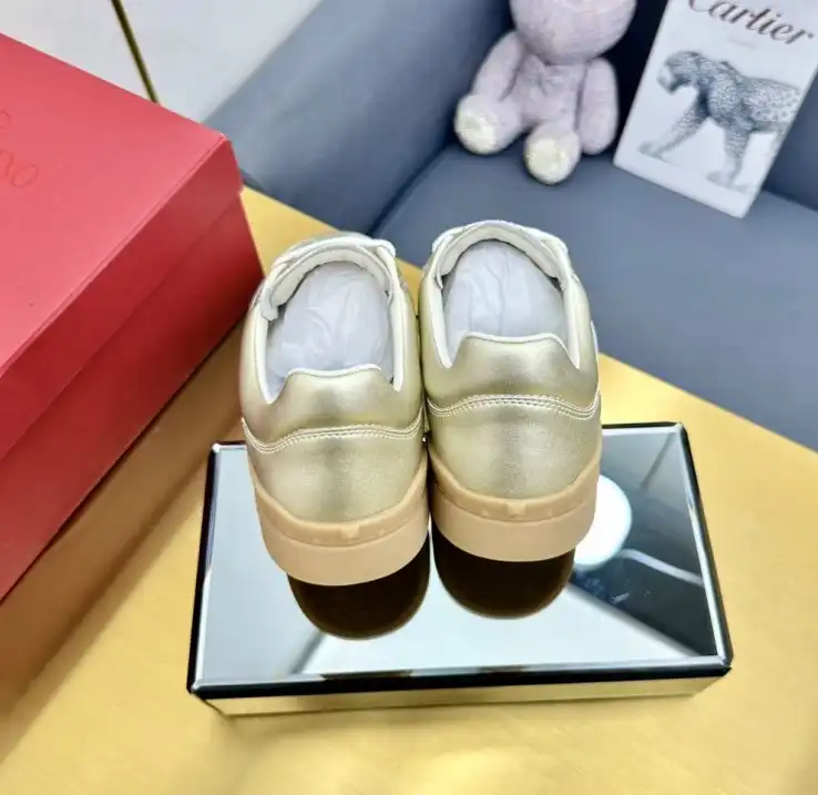 hype Valentino Sneakers