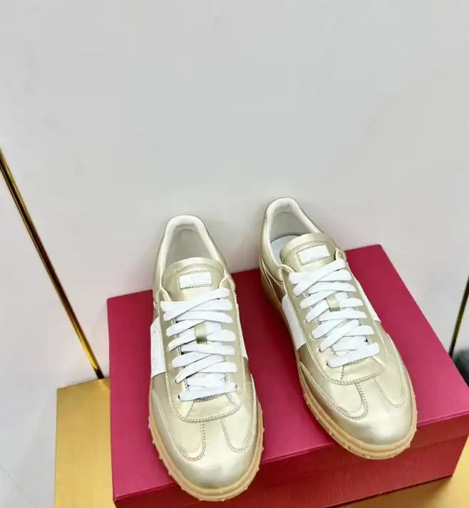 hype Valentino Sneakers