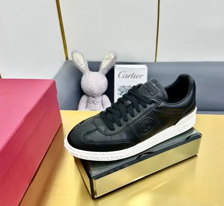 hype Valentino Sneakers