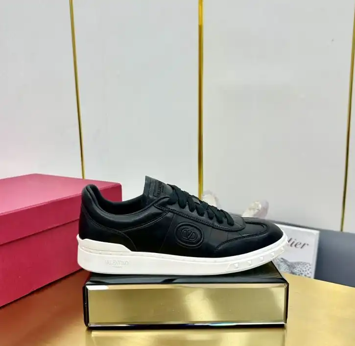 hype Valentino Sneakers