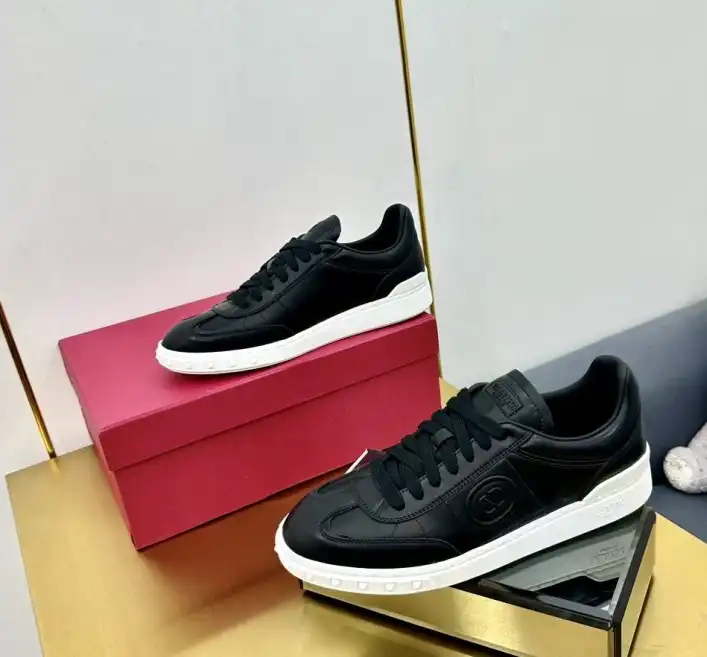 hype Valentino Sneakers