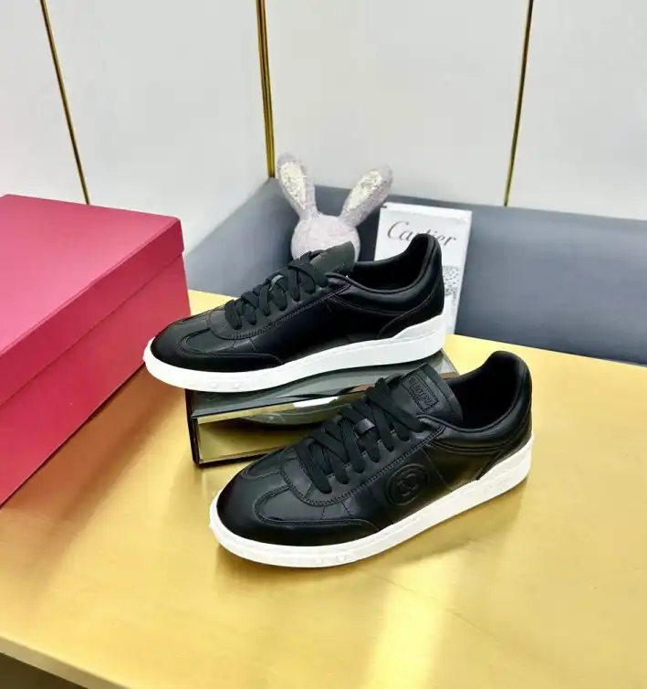 hype Valentino Sneakers