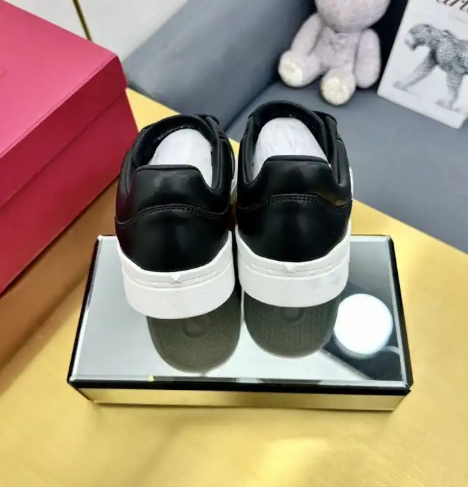 hype Valentino Sneakers