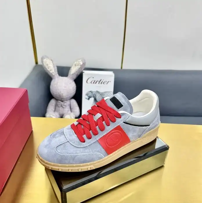 hype Valentino Sneakers