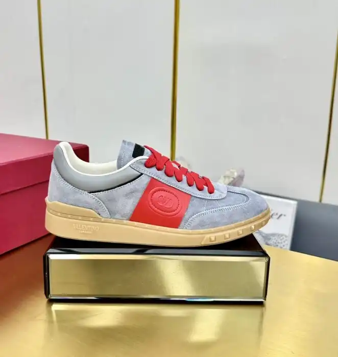 hype Valentino Sneakers