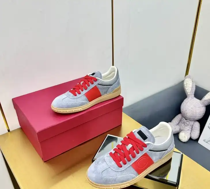 hype Valentino Sneakers