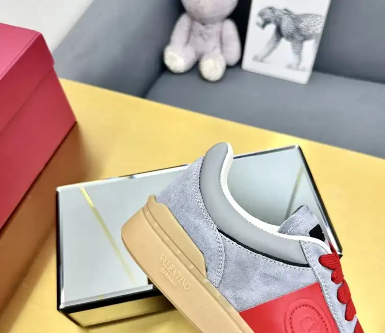 hype Valentino Sneakers