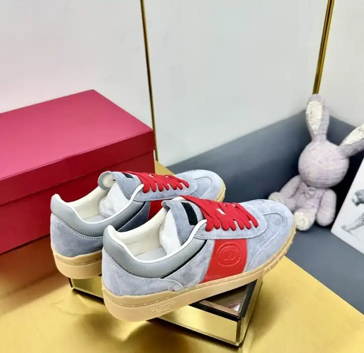 hype Valentino Sneakers