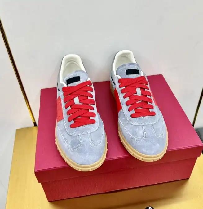 hype Valentino Sneakers