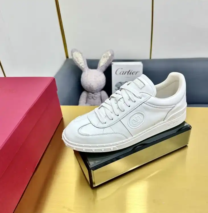 hype Valentino Sneakers