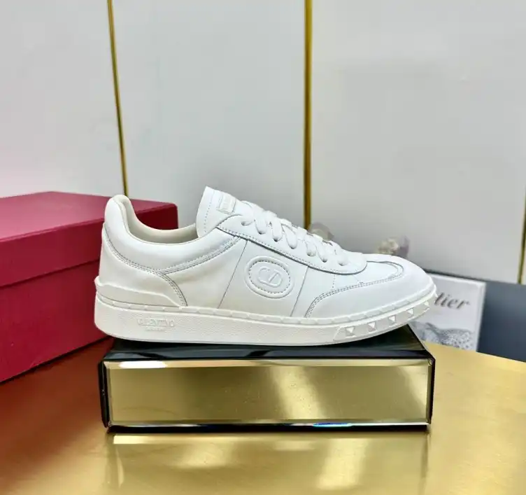 hype Valentino Sneakers