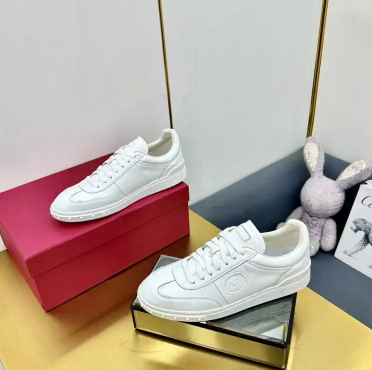 hype Valentino Sneakers