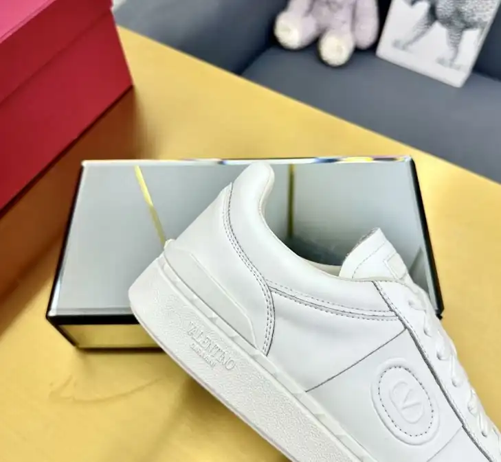 hype Valentino Sneakers