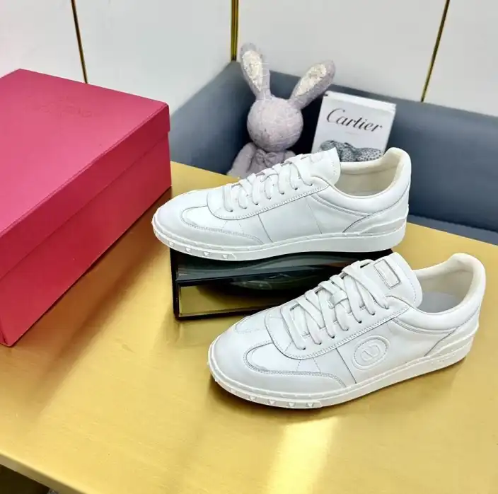 hype Valentino Sneakers