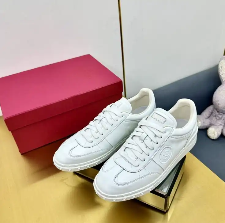 hype Valentino Sneakers