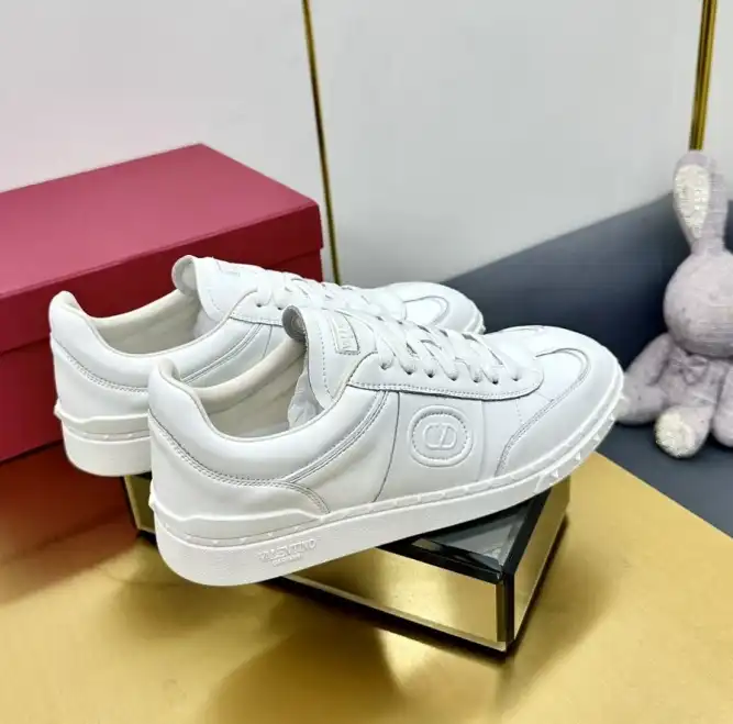 hype Valentino Sneakers