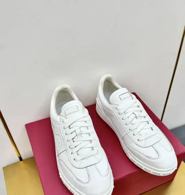 hype Valentino Sneakers