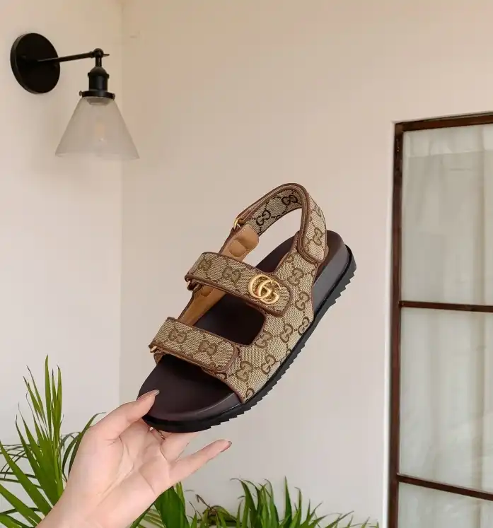 hype Gucci Sandals