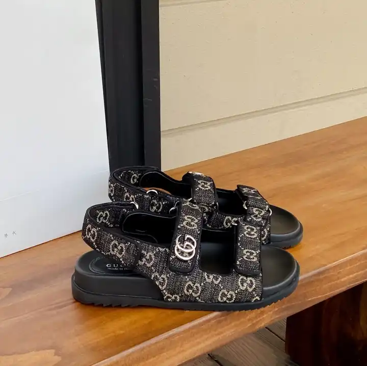 hype Gucci Sandals