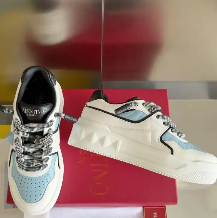 hype Valentino Sneakers