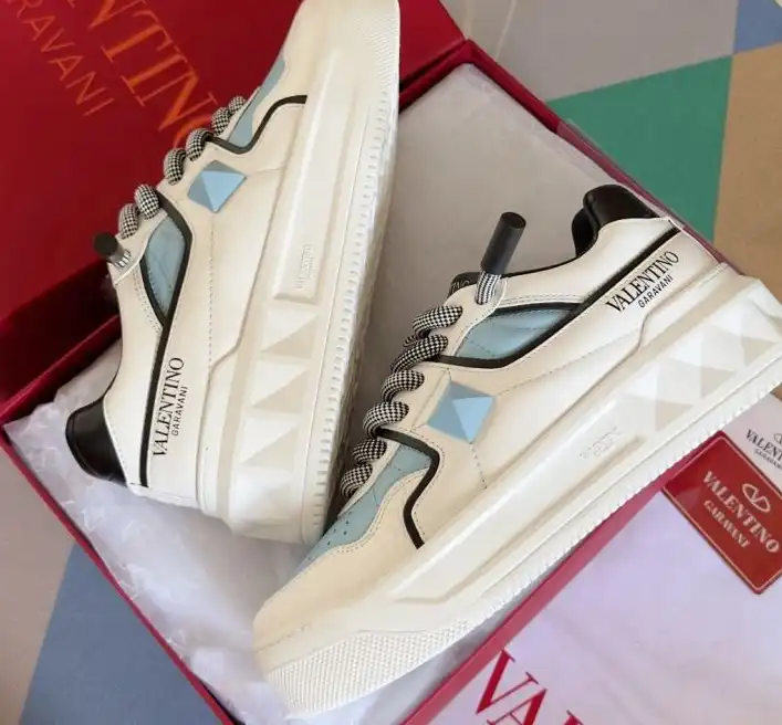 hype Valentino Sneakers