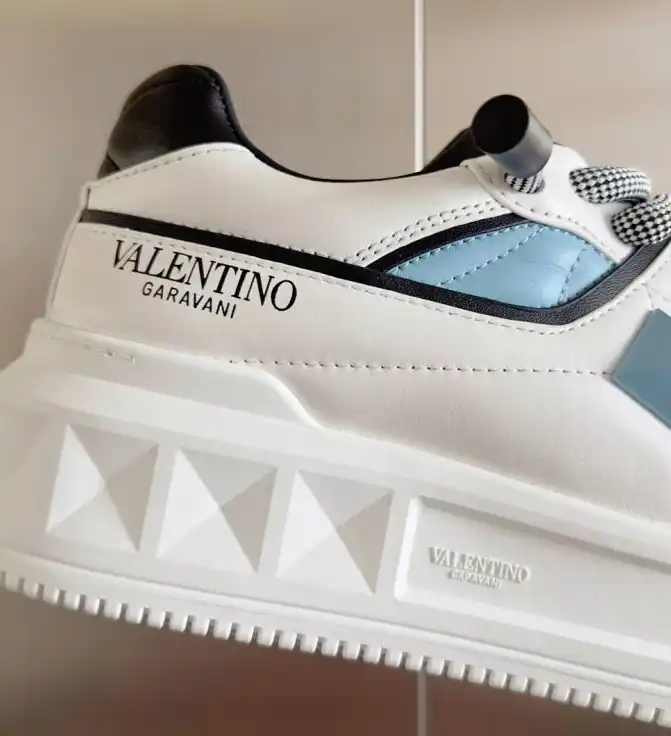 hype Valentino Sneakers