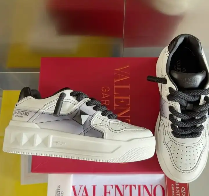 hype Valentino Sneakers