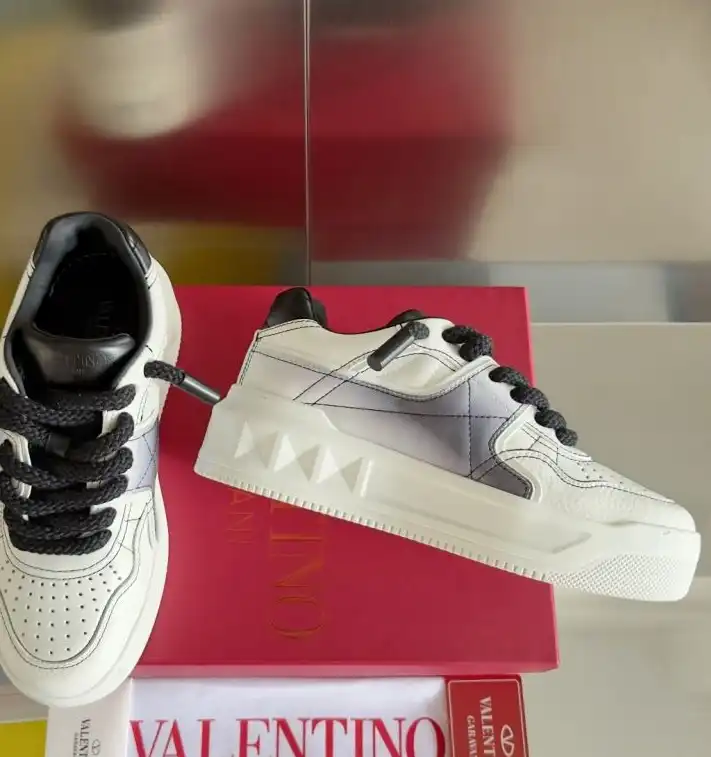 hype Valentino Sneakers