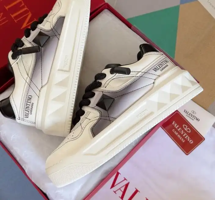 hype Valentino Sneakers