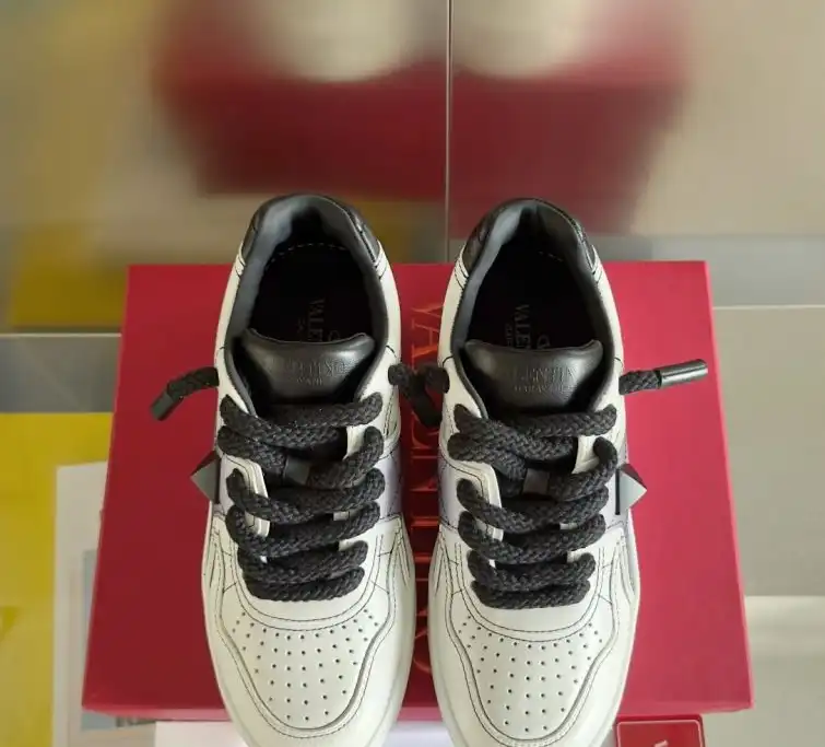 hype Valentino Sneakers