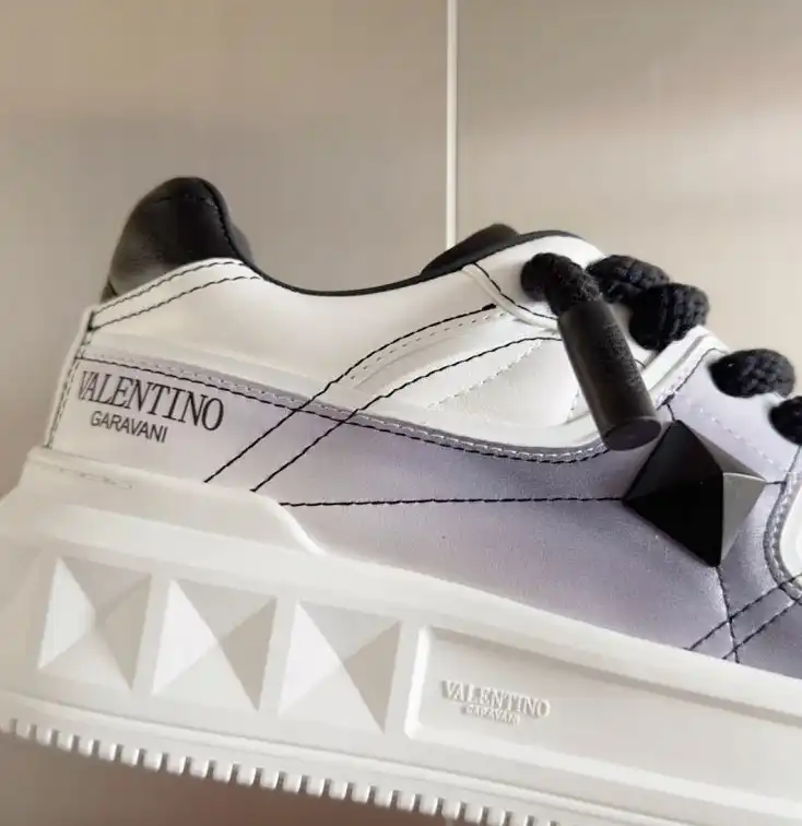 hype Valentino Sneakers