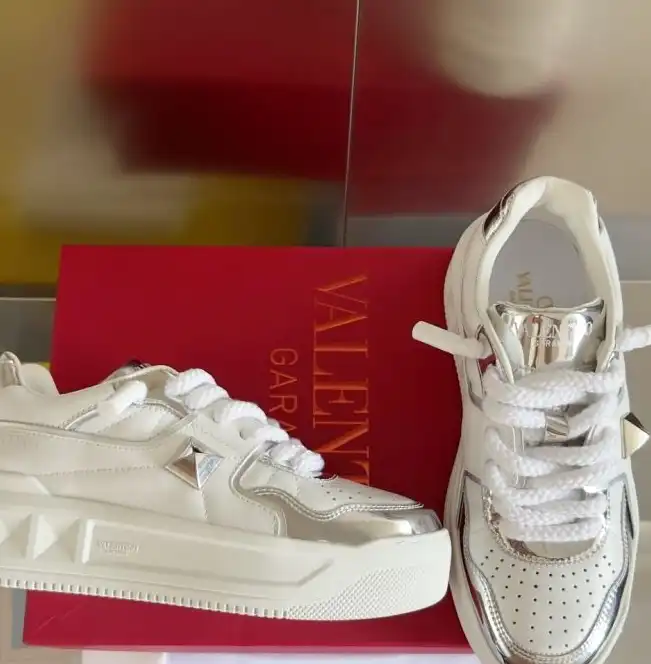 hype Valentino Sneakers