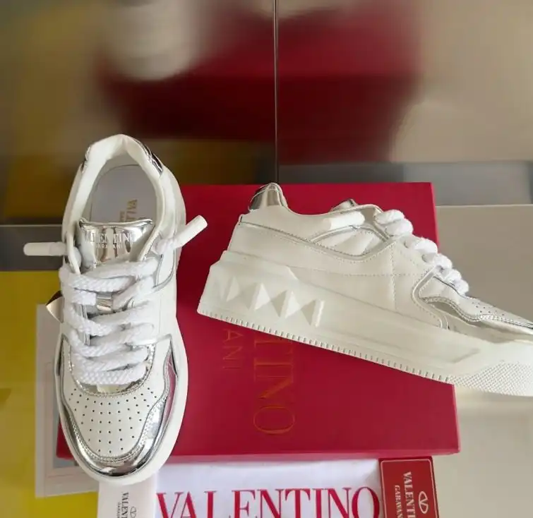 hype Valentino Sneakers