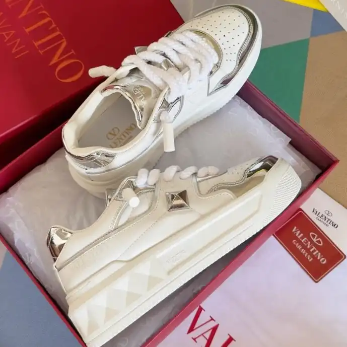 hype Valentino Sneakers