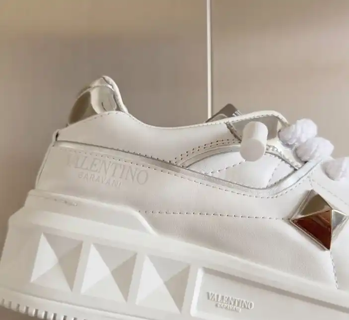 hype Valentino Sneakers